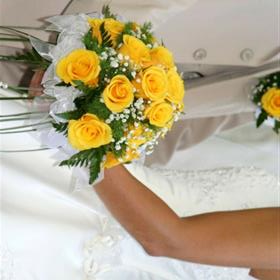 fwthumbyeloowrosesbridalbouquet.jpg